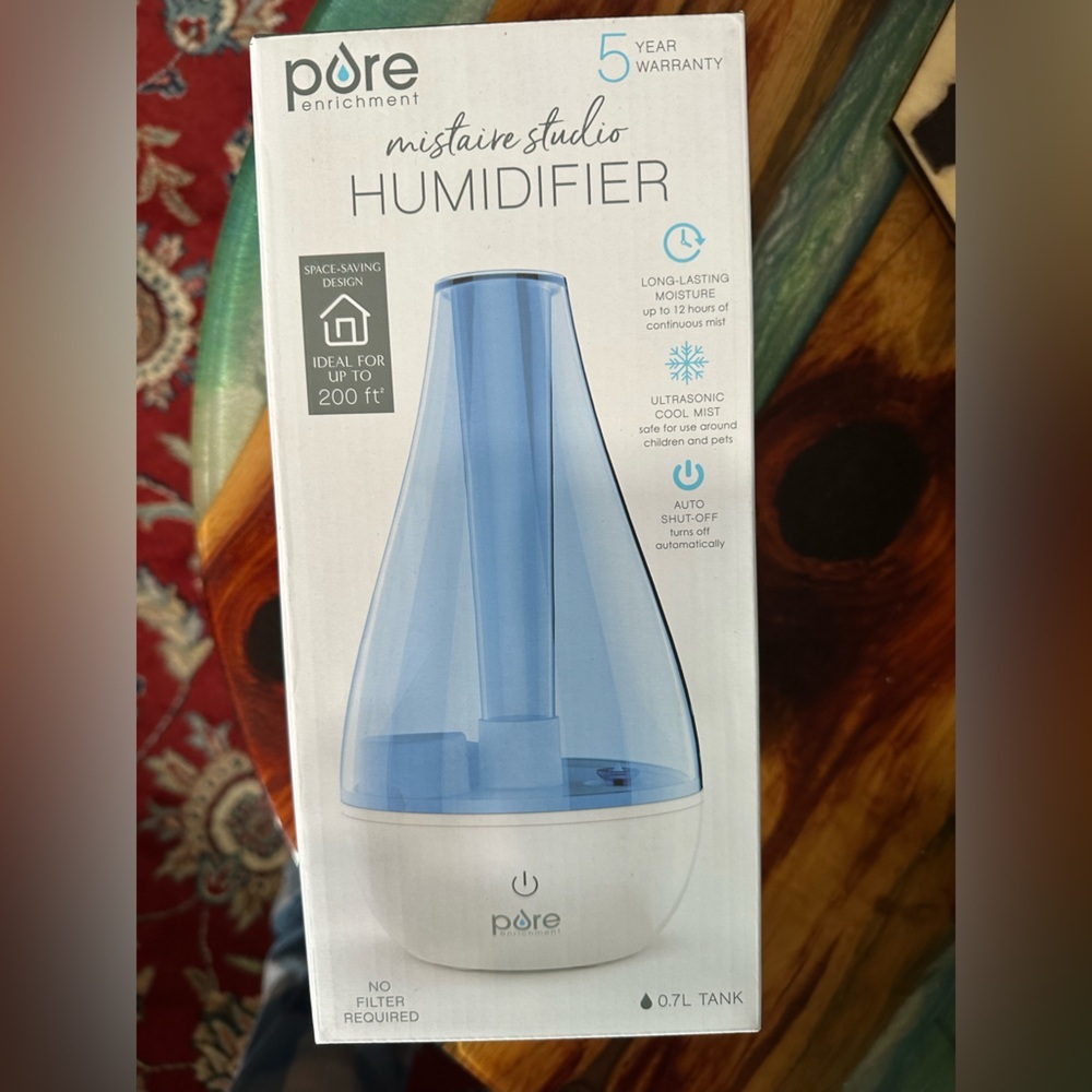 Pure Blue and White Humidifier